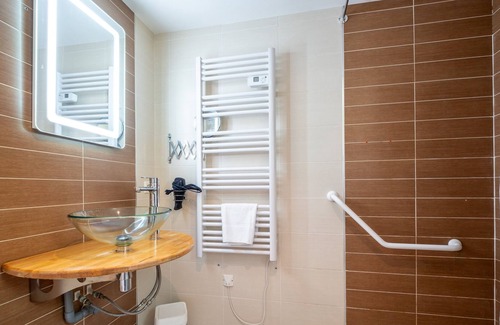 Montoulieu Apartment | Charming Lys des Pyrénées: Mountain View Chalet with Spa
