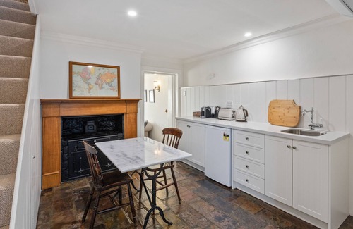 Pontville Cottage | Experience Lythgo's Row Colonial Cottages - Pet Friendly Bliss