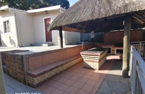 Ethekwini House | Welcoming Lytton Crescent B&B with Pool & Pet-Friendly Amenities