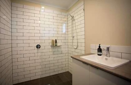 Point Lonsdale Apartment | Discover LYTTON: Your Oceanfront Escape in Old Lonnie