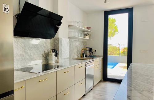 Torre del Mar Villa | Exclusive Lyxigt Parhus with Private Pool and Ocean View