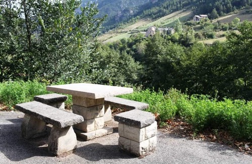 Les Vignes House | Cozy Retreat at Clévacances: Ideal for Families and Friends