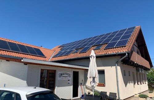 Se House | Comfortable Május 1 Vendégház- Sé with Pet-Friendly Amenities