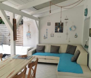 Balatonszarszo Villa | Májusfa: Guest Rated 9.7 with Family-Friendly Amenities