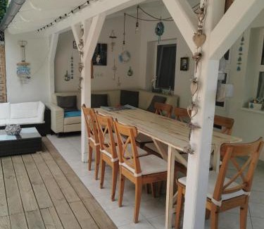 Balatonszarszo Villa | Májusfa: Guest Rated 9.7 with Family-Friendly Amenities