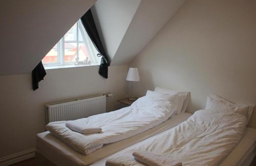 Isafjordur House | Cozy Mánagisting Guesthouse with Kitchen & Pet-Friendly Options