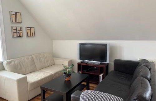 Isafjordur House | Cozy Mánagisting Guesthouse with Kitchen & Pet-Friendly Options