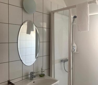 Isafjordur House | Cozy Mánagisting Guesthouse with Kitchen & Pet-Friendly Options