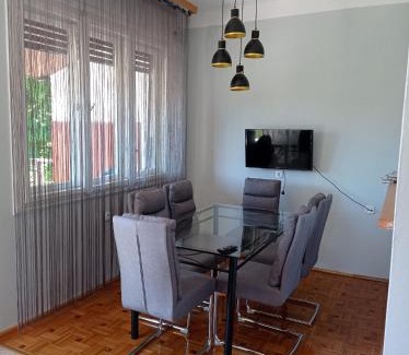 Vonyarcvashegy Apartment | Guest Rated Mátyás király Apartman - Family-Friendly Escape