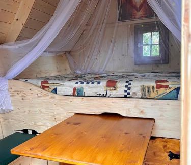 Wuthenow House | Enchanting Märchenhütte: Camp by the Forest & Lake