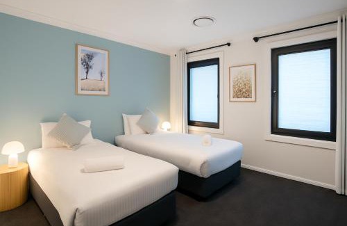 Bathurst House | Discover MèRose Place - Modern 4-Star Stay for Families