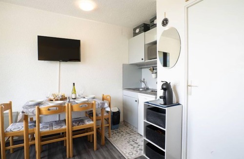 Reberty Apartment | Cozy Médian 422: Lake View & Pet-Friendly Retreat