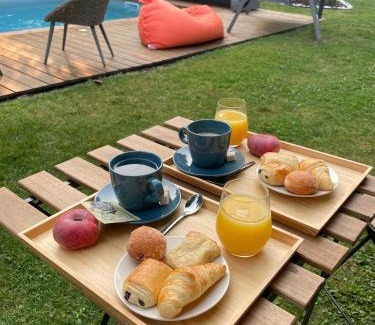 Angouleme Bed & Breakfast | Relaxing Mérig'home: Poolside Room with Private Bath