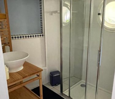 Angouleme Bed & Breakfast | Relaxing Mérig'home: Poolside Room with Private Bath