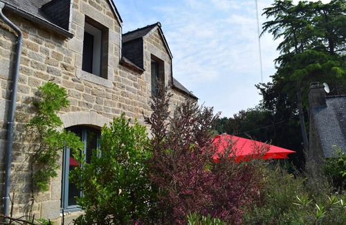 Le Vieux-Marche House | Cozy Gîte for 4 with Scenic Manoir de Goaz Froment View