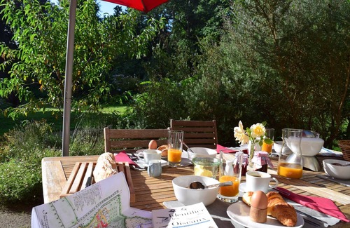 Le Vieux-Marche House | Cozy Gîte for 4 with Scenic Manoir de Goaz Froment View
