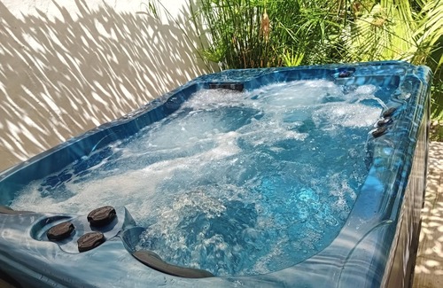 Saint-Gilles Apartment | Tranquil Métairie en Camargue with Hot Tub & Spa Amenities