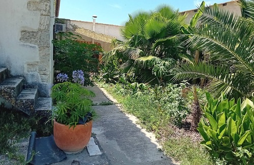 Saint-Gilles Apartment | Tranquil Métairie en Camargue with Hot Tub & Spa Amenities