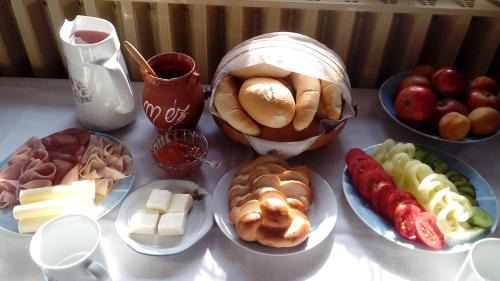 Tiszaszolos House | Guest Rated 10/10 at Mézeskuckó: Family-Friendly Retreat