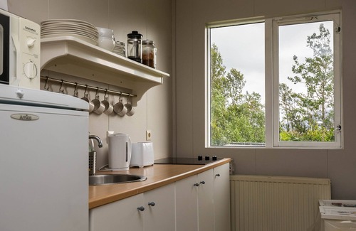 Hvalfjarðarsveit House | Discover Móar Guesthouse: Family-Friendly with Kitchen Access