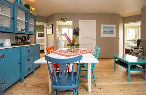 Hvalfjarðarsveit House | Discover Móar Guesthouse: Family-Friendly with Kitchen Access