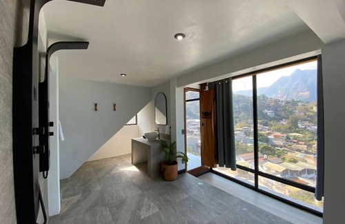 San Pedro La Laguna Hotel | Discover Mónaco: Relaxing Spa and Family-Friendly Amenities