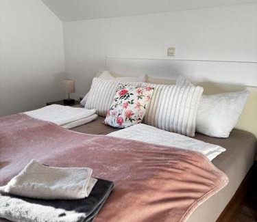 Moehnesee Apartment | Family-Friendly Getaway at Möhne Ferienwohnung