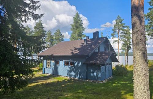 Kuopio Ski Chalet | Idyllic Retreat by the Lake at Matkailukartano Kivennapa
