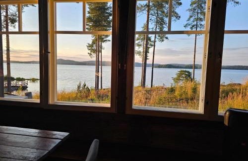 Kuopio Ski Chalet | Idyllic Retreat by the Lake at Matkailukartano Kivennapa