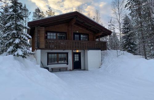 Taivalkoski Ski Chalet | Cozy Mökki Mäntyniemi: Family and Pet-Friendly Retreat