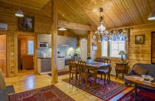 Tiainen House | Peaceful Retreat at Mökki Mikkola with Spa & Lake Views