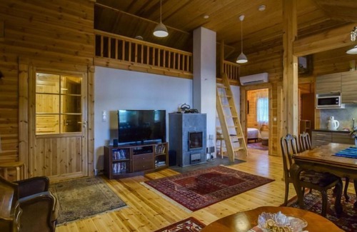 Tiainen House | Peaceful Retreat at Mökki Mikkola with Spa & Lake Views