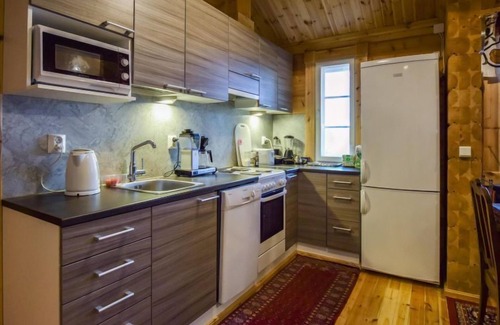 Tiainen House | Peaceful Retreat at Mökki Mikkola with Spa & Lake Views