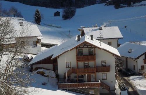 Kauns Apartment | Discover Haus Möslehof: Family-Friendly Getaway Awaits