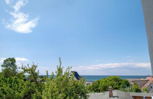 Meschendorf Apartment | Seaside Family Retreat at Möve Aba Appartment 44