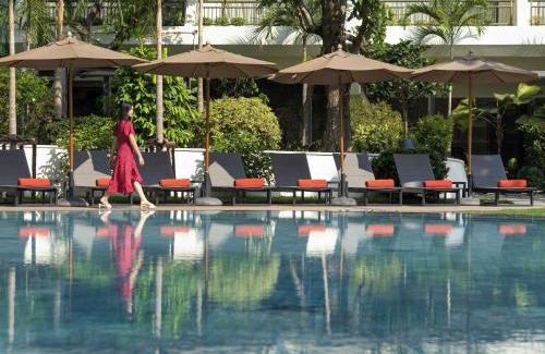 Ratchaprasong Hotel | Relax at Mövenpick BDMS Wellness Resort Bangkok: Spa & Pool