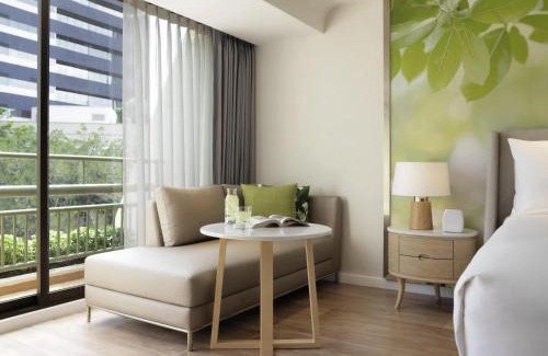 Ratchaprasong Hotel | Relax at Mövenpick BDMS Wellness Resort Bangkok: Spa & Pool