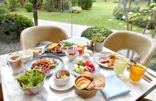 Ratchaprasong Hotel | Relax at Mövenpick BDMS Wellness Resort Bangkok: Spa & Pool