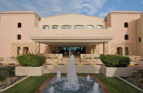 Al-Bidea Resort | Luxury Escape at Mövenpick Hotel & Resort Al Bida'a