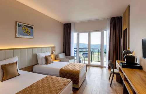 Vrdnik Hotel | Relax at Mövenpick Resort and Spa Fruske Terme - 4 Stars