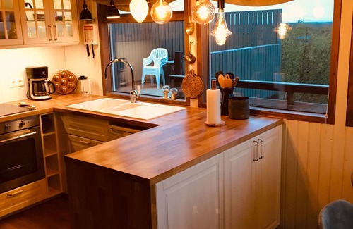 Borgarnes Cabin | Idyllic Múlakot 4 - Cozy Cabin with Breakfast Included