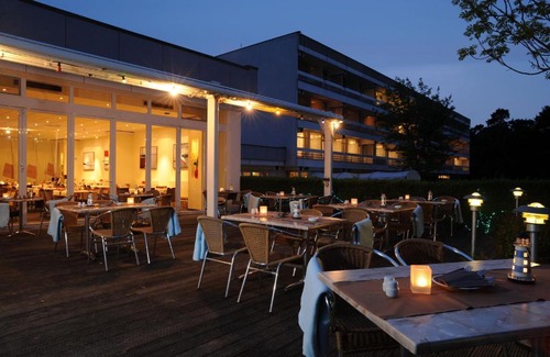 Treptow-Koepenick Hotel | Relax at Müggelseeperle: Pet-Friendly Stay with Breakfast