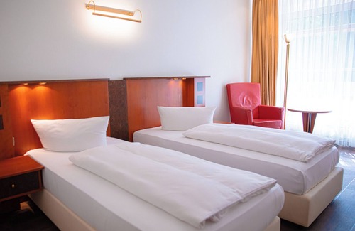 Treptow-Koepenick Hotel | Relax at Müggelseeperle with Spa and Family-Friendly Amenities