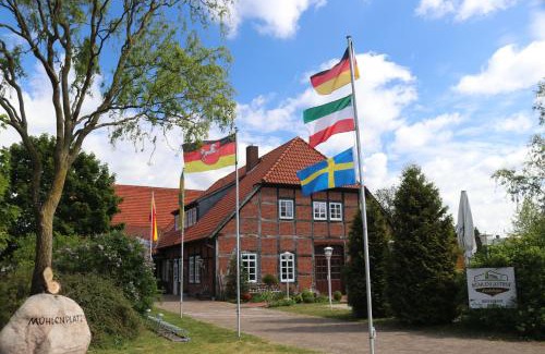 Landesbergen Hotel | Idyllic Mühlengasthof Landesbergen with Ocean View & Dining