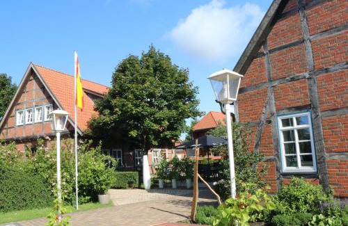 Landesbergen Hotel | Idyllic Mühlengasthof Landesbergen with Ocean View & Dining