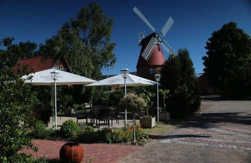 Landesbergen Hotel | Idyllic Mühlengasthof Landesbergen with Ocean View & Dining