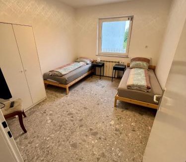 Alzenau Apartment | Family-Friendly Stay at Mühlwegunterkunft Awaits You