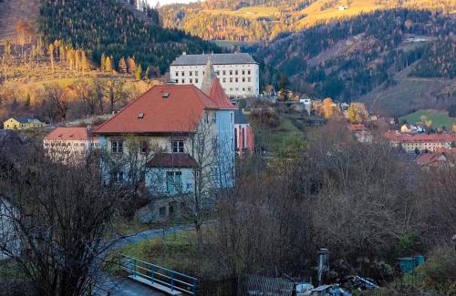Murau Apartment | Top-Rated Müller Apartment with Breakfast & Hot Tub Access
