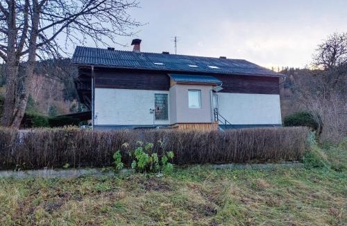 Murau Apartment | Top-Rated Müller Apartment with Breakfast & Hot Tub Access