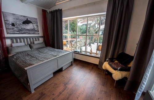 Munchen District House | Top-Rated München Pullach Hotel Surrounded by Nature